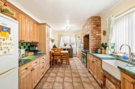 4 bedroom, Detached bungalow for sale