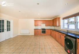 3 bedroom, Detached house for sale