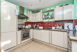 3 bedroom, Semi-detached house for sale