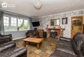 5 bedroom, Detached house for sale