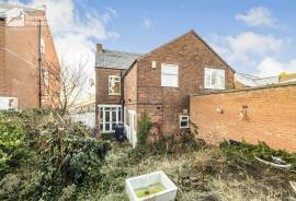 4 bedroom, Semi-detached house for sale