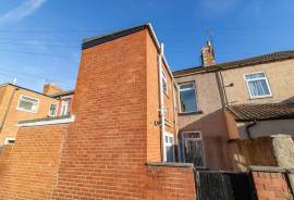 2 bedroom, Terraced House for sale