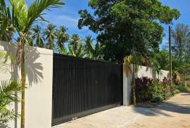 Brand New Five Bedroom Modern Villa with 18 meter Pool - 300 meters from Natai Beach