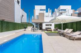 MODERNE VILLA MET 3 SLAAPKAMERS IN EL RASO