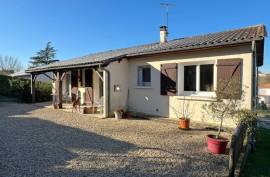 €149950 - Lovely 3-Bedroom Bungalow With Basement In Ruffec