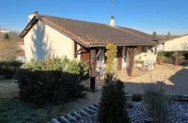 €149950 - Lovely 3-Bedroom Bungalow With Basement In Ruffec