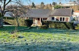 €149950 - Lovely 3-Bedroom Bungalow With Basement In Ruffec