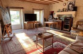 €336800 - Beautiful Stone House with 5 Bedrooms and Swimming Pool. Gite Possibility