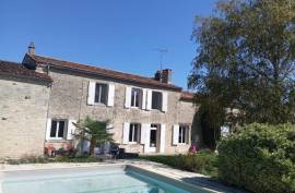 €336800 - Beautiful Stone House with 5 Bedrooms and Swimming Pool. Gite Possibility