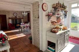 €336800 - Beautiful Stone House with 5 Bedrooms and Swimming Pool. Gite Possibility