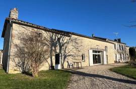 €336800 - Beautiful Stone House with 5 Bedrooms and Swimming Pool. Gite Possibility