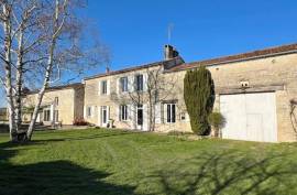 €336800 - Beautiful Stone House with 5 Bedrooms and Swimming Pool. Gite Possibility