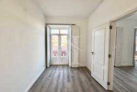 Apartamento T3 em Lisboa com cozinha equipada