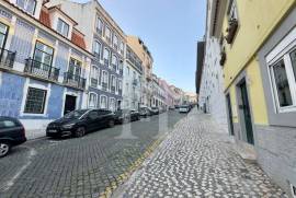 Apartamento T3 em Lisboa com cozinha equipada