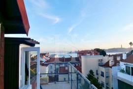 Apartamento T3 em Lisboa com Terraço com Vista sobre Rio