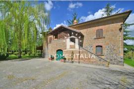 Lovely renovated farmhouse with pool