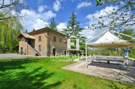 Lovely renovated farmhouse with pool