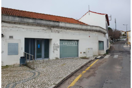 Stall shop with 220 m2 located in the center of Vila Nova da Barquinha.