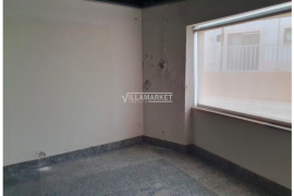 Stall shop with 220 m2 located in the center of Vila Nova da Barquinha.