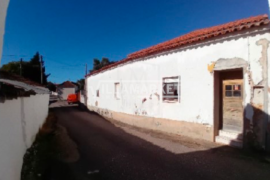 3 bedroom semi-detached house with 362 m2 of land located in Tremês near Santarém