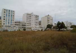 Urban land with 6430 m2 and approved PIP located next to Rotunda do Cubo in Olhão.