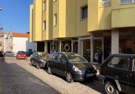 Commercial space with 56m2 for rent in Foz Velha, next to the Hotel da Boavista in Porto