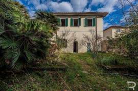 Multi-family House - Florence. Multi-family house in an excellent location