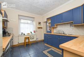 4 bedroom, End of terrace house for sale