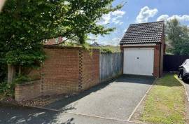 3 bedroom, Semi-detached house for sale