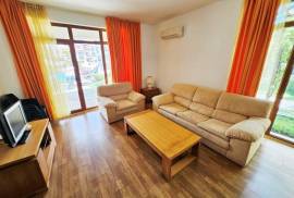 Spacious ground floor apartment with dir...