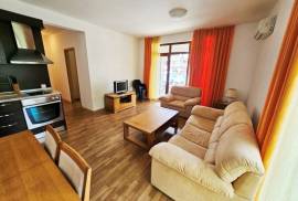 Spacious ground floor apartment with dir...