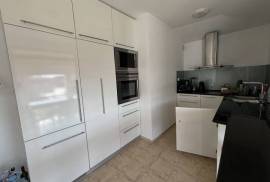 3 BED penthouse with sea views and BBQ, ...