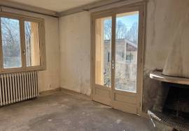 À vendre maison avec jardin a renover a Fumel proche de tous commerces et services