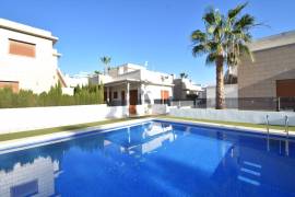 VILLA MODERNE AVEC PISCINE, JACUZZI ET PARKING