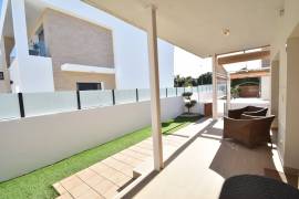 VILLA MODERNE AVEC PISCINE, JACUZZI ET PARKING