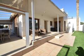 VILLA MODERNE AVEC PISCINE, JACUZZI ET PARKING