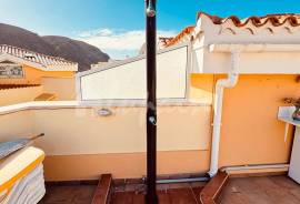 2 Bedroom Penthouse Apartment In Parque Tropical Complex For Sale In Los Cristianos LP23860