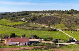 Farm with 2.5 hectares near the beach of Arrifana - Aljezur