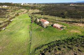 Farm with 2.5 hectares near the beach of Arrifana - Aljezur