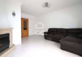 3 bedroom apartment with elevator and storage in Carregado.