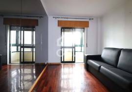 3 bedroom apartment with elevator and storage in Carregado.