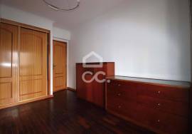 3 bedroom apartment with elevator and storage in Carregado.