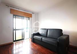 3 bedroom apartment with elevator and storage in Carregado.