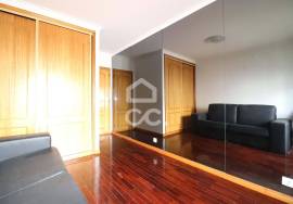 3 bedroom apartment with elevator and storage in Carregado.