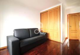 3 bedroom apartment with elevator and storage in Carregado.