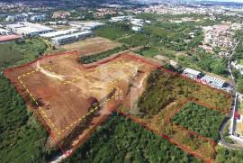 Terreno Industrial com 85920 m2 em Linhó, Sintra