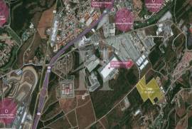 Terreno Industrial com 85920 m2 em Linhó, Sintra