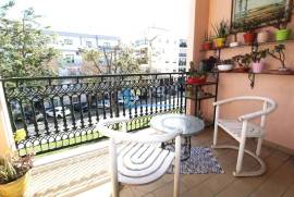 3 bedroom apartment with garage located in the center of Quarteira