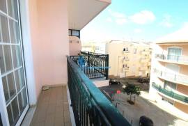 3 bedroom apartment with garage located in the center of Quarteira