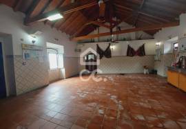 MIXED BUILDING FOR SALE IN VALE CAVALOS -- CHAMUSCA